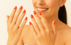 脳の神経回路とネイルケアの関係を表現した科学的イメージ、色彩心理学の効果も含む