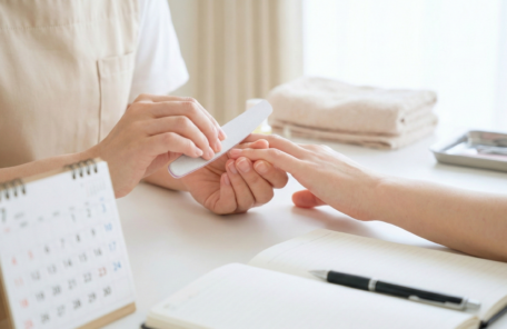 深爪矯正の効果を長く保つ通い方｜ネイルケア頻度と長期メンテナンス計画ガイド